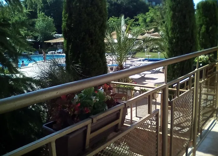 Elias アパート *